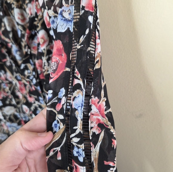 WHBM | Floral Long Sleeve Popover Blouse with Crochet Ladder Detail Size 6 - Picture 4 of 8